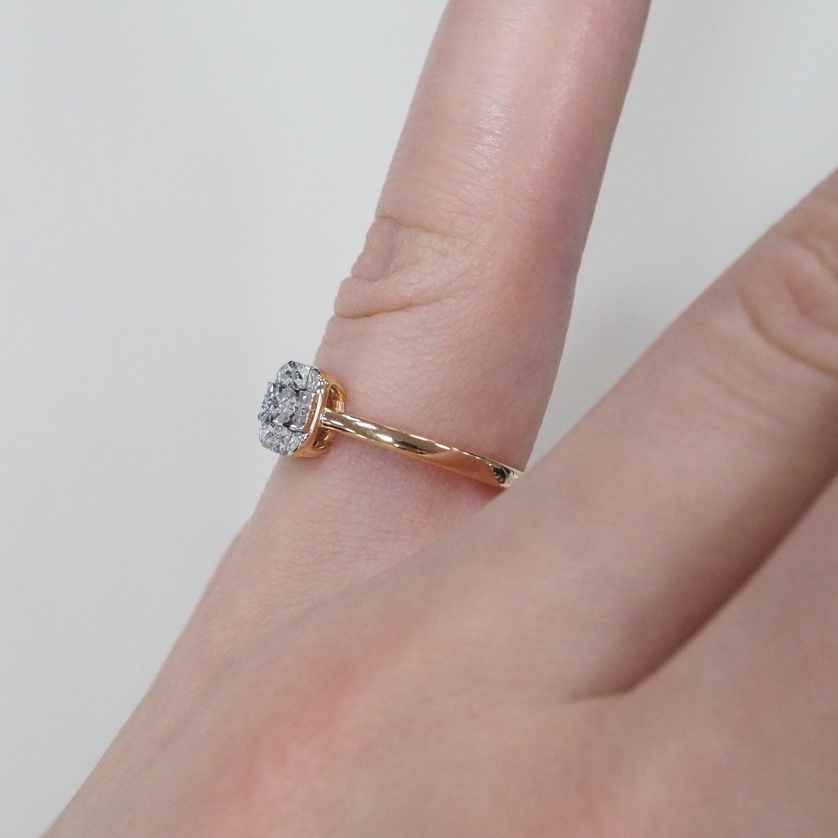 Серебряное кольцо с бриллиантами